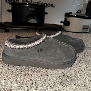 Grey Tasman Ugg slipper. Size 9.